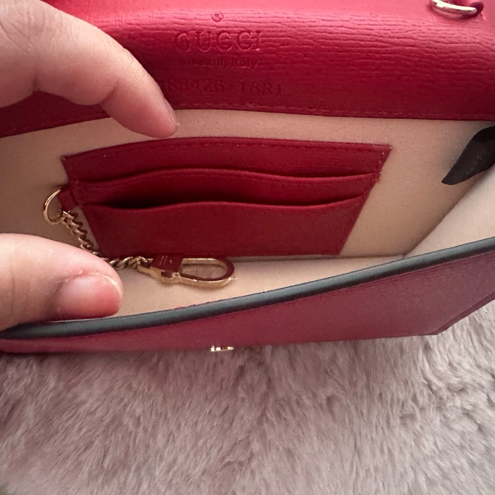 Red Wallet Croos body - Picture 6 of 8